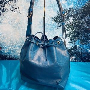 Louis Vuitton Blue Epi Petit Noe Leather Shoulder Bag Drawstring Close (lvb1)